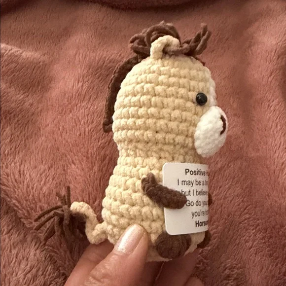 Mini Positive Crochet Horse with Inspirational Card - Picture 4 of 7